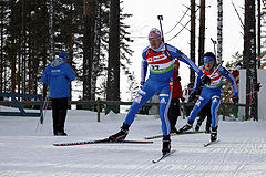 Мужчины, спринт 10 км, суббота 13 марта 2010 года, Контиолахти. Иван Черезов и Максим Чудов на первом круге, соответственно 1-ое и 13-ое места после финиша.